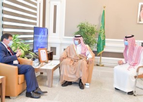 وكيل إمارة منطقة جازان يستقبل السفير البريطاني لدى المملكة .. وكيل إمارة منطقة جازان يستقبل السفير البريطاني لدى المملكة ..
