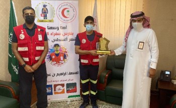 مدير الهلال الأحمر بالجوف يكرم فارس سفراء الحياة لشهر اغسطس 2021م مدير الهلال الأحمر بالجوف يكرم فارس سفراء الحياة لشهر اغسطس 2021م