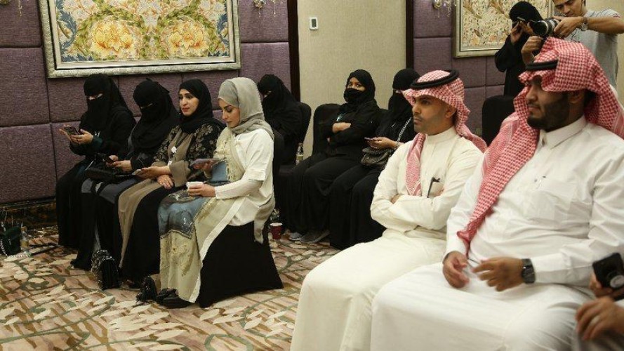 أمسيات موسم الرياض .. “الشعر والإنشاد” يتألقان بمعرض الصقور والصيد