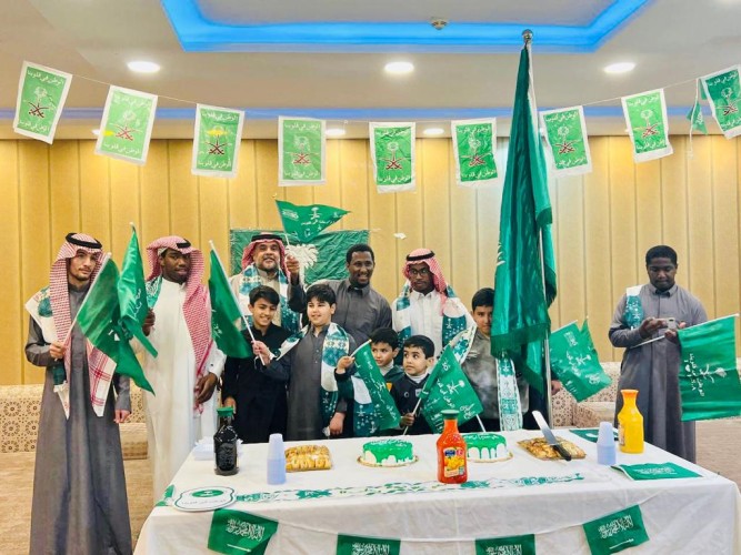 مركز الدكتور ناصر الرشيد لرعاية الأيتام بحائل يحتفي بيوم العلم عبر فعالياتٍ متنوعة