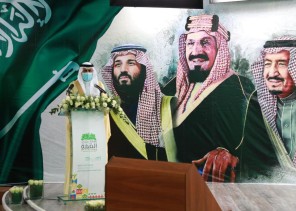 سمو أمير المنطقة يؤكد أهمية غرس القيم الوطنية في نفوس الطلاب والطالبات سمو أمير المنطقة يؤكد أهمية غرس القيم الوطنية في نفوس الطلاب والطالبات