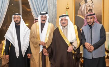 أمير منطقة تبوك يستقبل المواطن عبداللطيف العطوي الذي تنازل عن قاتل ابنه لوجه الله تعالى أمير منطقة تبوك يستقبل المواطن عبداللطيف العطوي الذي تنازل عن قاتل ابنه لوجه الله تعالى