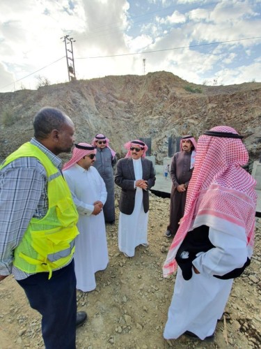 “الشراري” يواصل جولاته التفقدية لمشاريع الطرق بمنطقة عسير