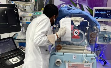 “فلذات” تقدم خدمات طبية لـ 35 طفلاً في رحلتها الـ18 لقلب الأطفال بالقريات