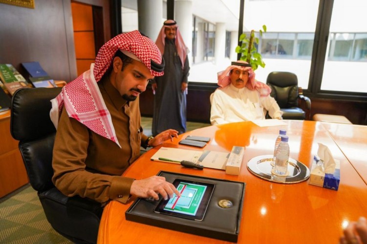 الأمير فيصل بن عبدالعزيز بن عياف يدشن نظام إدارة الأداء لأمانة منطقة الرياض