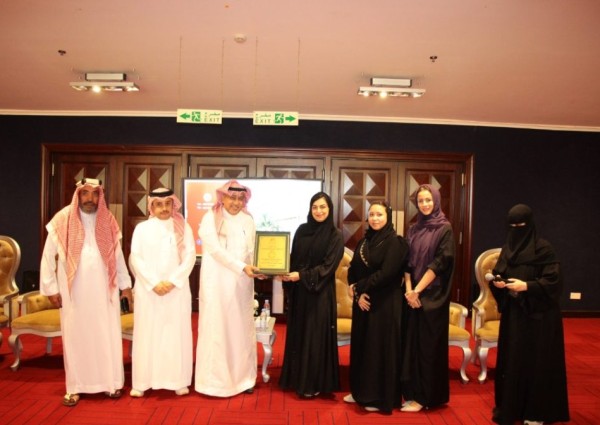 “بر جدة” تستعرض تجاربها في العمل التطوعي في لقاء بجامعة دار الحكمة “بر جدة” تستعرض تجاربها في العمل التطوعي في لقاء بجامعة دار الحكمة