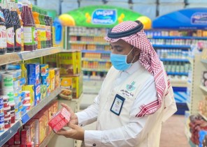 ‏ أمانة الشرقية تنفذ 1694 جولة رقابية وتضبط أكثر من 100 مخالفة في الأسواق والمراكز التجارية أمس الأحد