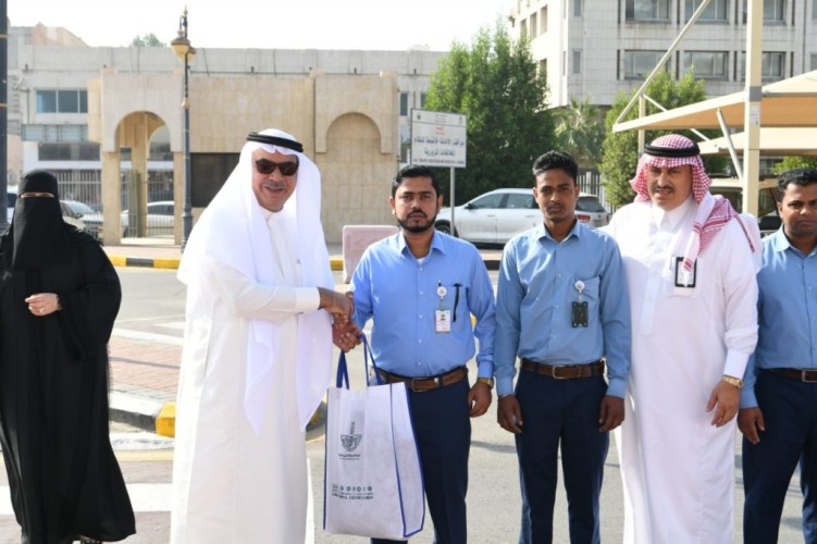أمين الشرقية يدشن مبادرة الحقيبة الشتوية “دفء وعطاء” للعمالة