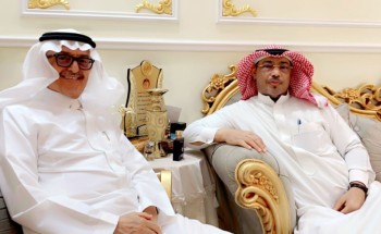 الدكتور محسن بن صديق الطبيقي مدير عام الشئون الصحية بجازان سابقا يزور الأستاذ علي الجبيلي الدكتور محسن بن صديق الطبيقي مدير عام الشئون الصحية بجازان سابقا يزور الأستاذ علي الجبيلي