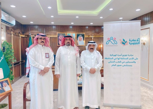 لجنة شؤون الأسرة بمحافظة صوير توزع عدد من الأسرة الطبية للأسر المستفدين بالطب المنزلي بمستشفى صوير