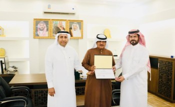 محافظ الطوال فيصل بن ناصر بن وريك يكرم الإعلامي يحي حسن حمدي لجهوده الإعلامية محافظ الطوال فيصل بن ناصر بن وريك يكرم الإعلامي يحي حسن حمدي لجهوده الإعلامية