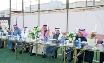 في أجواء أسرية مليئة بالمحبة والاهتمام.. وكيل إمارة حائل المكلف يشارك أيتام “رفاق” مائدة الإفطار الرمضاني في أجواء أسرية مليئة بالمحبة والاهتمام.. وكيل إمارة حائل المكلف يشارك أيتام “رفاق” مائدة الإفطار الرمضاني