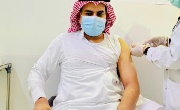 موظفو الهلال الأحمر بـ”الجوف”  يتلقون لقاح كورونا