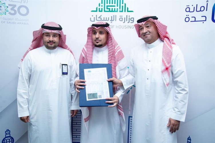 بالصور.. مستفيدو مخطط “عسفان” للأراضي المجانية يتسلمون الرخص ويبدؤون بالبناء