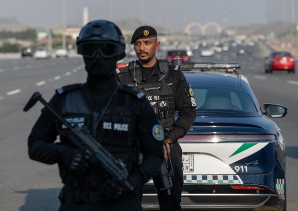 الداخلية تضبط مخالفين لأنظمة الحج نقلوا 18 شخصًا دون تصاريح إلى مكة المكرمة
