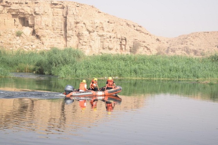 الدفاع المدني بالرياض يباشر سقوط شخص في مجرى وادي الحاير