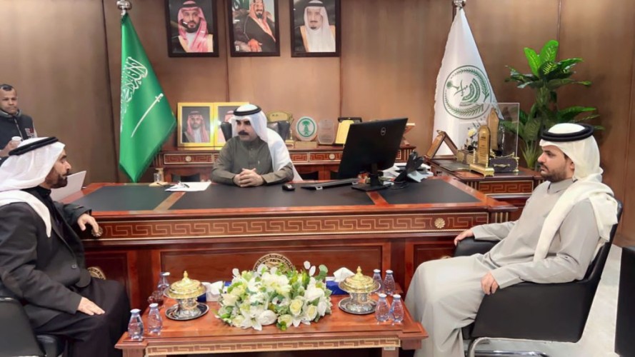 «فرحان منور بن خزيم» وفريق العمل التطوعي يزورون محافظ الحائط.. ويقدمون التهاني والتبريكات لأمير منطقة حائل بمناسبة التمديد له