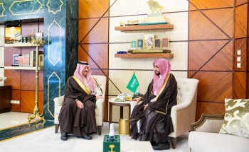 أمير الشرقية يستقبل رئيس المحكمة العامة بالدمام أمير الشرقية يستقبل رئيس المحكمة العامة بالدمام