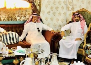 “رجل الإعمال عايد بن خلف “عضو شرف صحيفة الشمال يزور “بن ربدان” في ديوانه الخاص في محافظة ينبع “رجل الإعمال عايد بن خلف “عضو شرف صحيفة الشمال يزور “بن ربدان” في ديوانه الخاص في محافظة ينبع