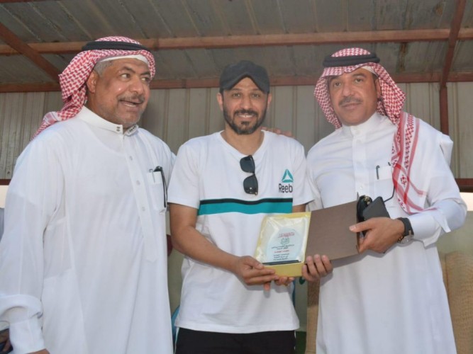بدعم استثنائي في حواري الأحساء … العيسى يقدم ” ٦٠ ألف ” لفريق التقدم
