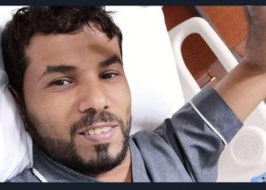 مواطن شاب بجازان يتبرع بإحدى كليتيه لإنهاء معاناة والدة صديقه