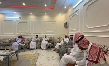 بعد إنتهاء عزاء والدهم.. أبناء الشيخ إبراهيم خواجي يزورون صديق والدهم في منزله