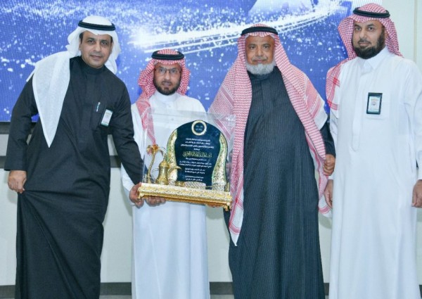 تعليم الخرج يكرم الدكتور العتيبي مدير التعليم السابق