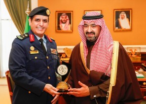 نائب أمير تبوك يطلع على التقرير السنوي للقوات الخاصة للأمن والحماية نائب أمير تبوك يطلع على التقرير السنوي للقوات الخاصة للأمن والحماية