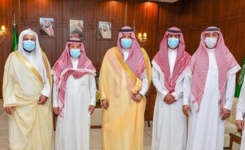 سمو أمير حائل يستقبل رئيس جمعية الروضة الخيرية والقائمين على تنظيم مهرجان التمور الأول بمدينة الروضة