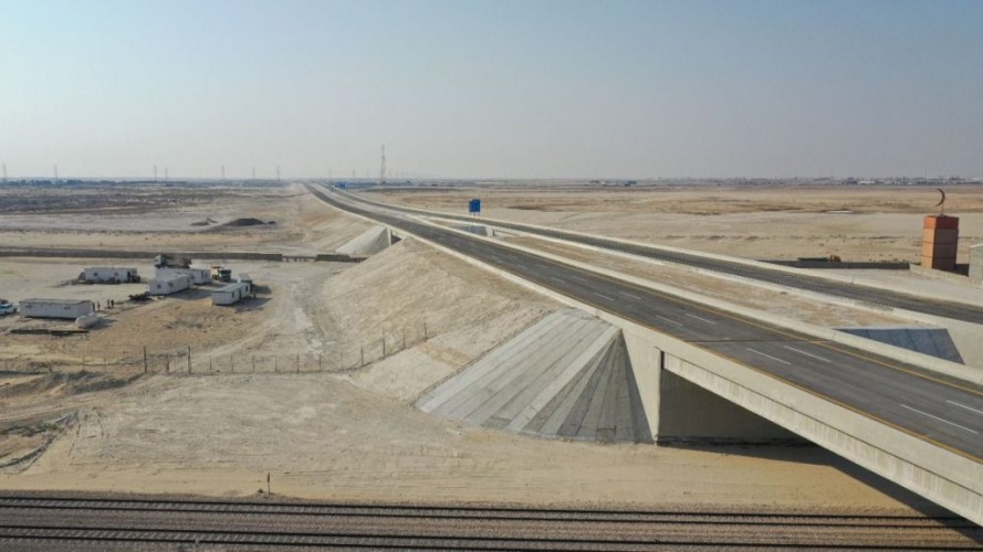 وزارة النقل والخدمات اللوجستية تفتتح الحركة المرورية جزئياً على الطريق الرابط بين طريق الظهران – بقيق وطريق العقير- سلوى