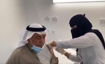 بالفيديو: لحظة تلقي الدكتور إبراهيم العساف الجرعة الأولى من لقاح كورونا