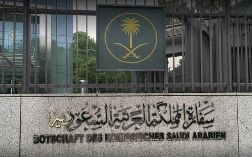 الشرطة الهندية: القبض على شخص هدد بوجود قنبلة في السفارة السعودية في مدينة “فيرسوفا”