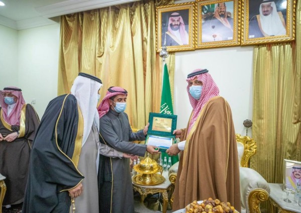أمير حائل يطلع على التجهيزات الإدارية والخدمات الصحية بمحافظة الغزاله