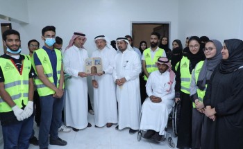 وزير الإسكان يزور أحد منازل ترميم ويثمن دور المتطوعين والمتطوعات ويطلع على مراحل الترميم