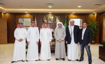 مدير جامعة المجمعة يستقبل مخترعي “المشفر” و “وسادة مراقبة” السلامة بالمركبات مدير جامعة المجمعة يستقبل مخترعي “المشفر” و “وسادة مراقبة” السلامة بالمركبات