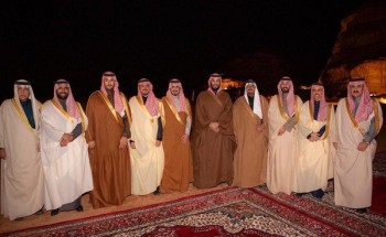 شاهد .. صورة لـ”ولي العهد” مع عدد من الأمراء والوزراء بـ”المخيم الشتوي” في العلا