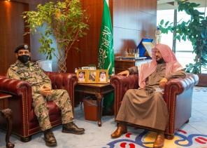 بالصور .. وزير الشؤون الإسلامية يلتقي مدير عام السجون بالصور .. وزير الشؤون الإسلامية يلتقي مدير عام السجون