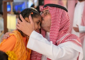 محافظ جدة يشارك ١٥٠٠ من أبناء الخير إفطارهم الجماعي بأسواق البحر الأحمر (رد سي مول) محافظ جدة يشارك ١٥٠٠ من أبناء الخير إفطارهم الجماعي بأسواق البحر الأحمر (رد سي مول)