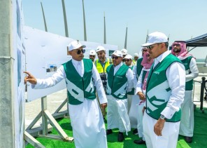 «وزير النقل» يتفقد مشروع استكمال طريق صفوى/رأس تنورة