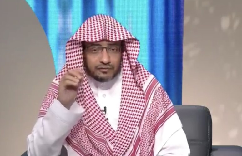 بالفيديو: متصلة توجه سؤالا لـ”المغامسي” حول جزاء شاب عق والديه وأهانهما .. شاهد: ردة فعله!