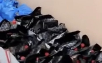 بالفيديو..شرطة الرياض تداهم وكراً لتصنيع الخمور وتضبط 30 ألف لترٍ بالفيديو..شرطة الرياض تداهم وكراً لتصنيع الخمور وتضبط 30 ألف لترٍ