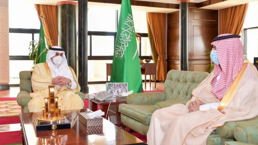 أمير منطقة تبوك يطلع على تقرير مفصل عن أعمال الشؤون الصحية بالمنطقة