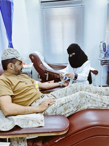 فريق ساعد للبحث والانقاذ بمنطقة عسير يشارك بالتبرع بالدم للأبطال بالحد الجنوبي