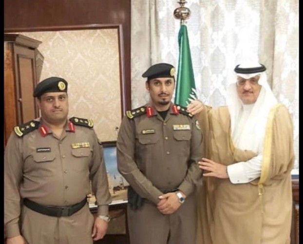 محافظ شقراء يقلد مدير مرور شقراء رتبته الجديدة