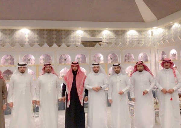 شعراء واعلاميين يزورون ديوان الشيخ فرحان بن خزيم وأبنائه كانوا في استقبالهم.