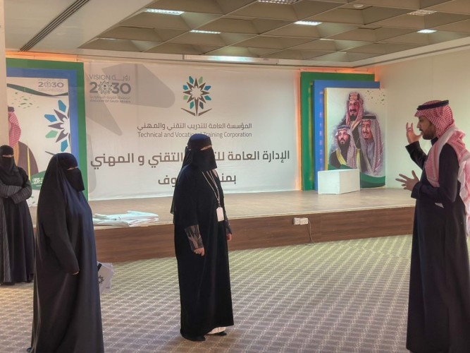 رئيس جمعية مغازل السدو بالجوف يزور التدريب التقني بالمنطقة