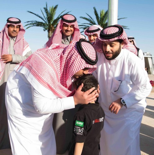 سمو نائب أمير الرياض يفتتح معرض الرياض للسيارات في الجنادرية
