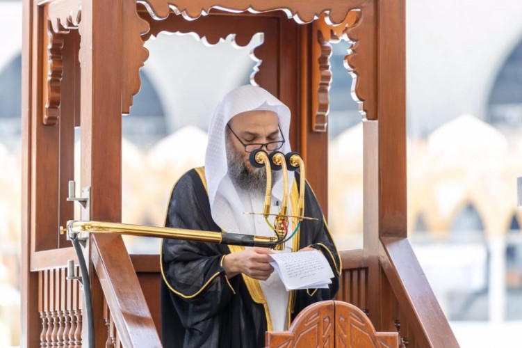 « فضيلة الشيخ » فيصل الغزاوي – بين أن نبي الأمة عاش أروع الامثلة في التضحية والفداء واجدً لذة المناجاة ذائق طعم الإيمان
