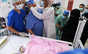 الدكتور الربيعة يعلن نجاح عملية فصل التوأم الطفيلي اليمني الدكتور الربيعة يعلن نجاح عملية فصل التوأم الطفيلي اليمني