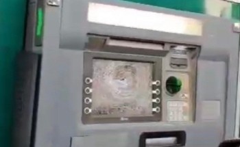 مصادر: المواطن الثلاثيني المتهم بتحطيم شاشات الصرافات الألي في الدرب معتل نفسياً مصادر: المواطن الثلاثيني المتهم بتحطيم شاشات الصرافات الألي في الدرب معتل نفسياً